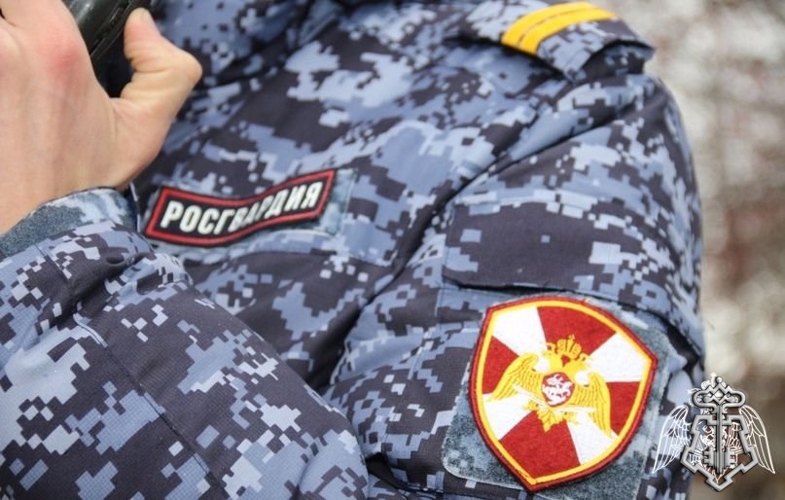 В ВОЛОГДЕ РОСГВАРДЕЙЦЫ ЗАДЕРЖАЛИ МУЖЧИНУ, ПОДОЗРЕВАЕМОГО В ПОХИЩЕНИИ ОДЕЖДЫ И ПРОДУКТОВ ПИТАНИЯ