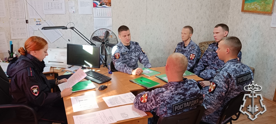 В ТОТЬМЕ СОТРУДНИКИ ВНЕВЕДОМСТВЕННОЙ ОХРАНЫ И ПРЕДСТАВИТЕЛИ ГОСАВТОИНСПЕКЦИИ ОБСУДИЛИ ВОПРОСЫ БЕЗОПАСНОСТИ ДОРОЖНОГО ДВИЖЕНИЯ