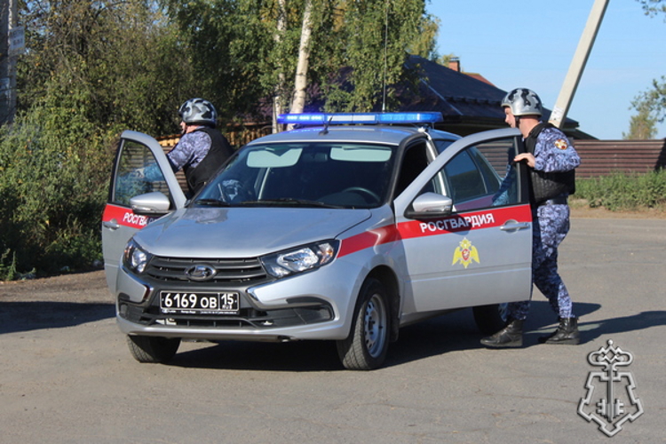 В ВОЛОГДЕ СОТРУДНИКИ ВНЕВЕДОМСТВЕННОЙ ОХРАНЫ ПРОВЕРИЛИ БЕЗОПАСНОСТЬ НА ОБЩЕСТВЕННОМ ТРАНСПОРТЕ (ВИДЕО)