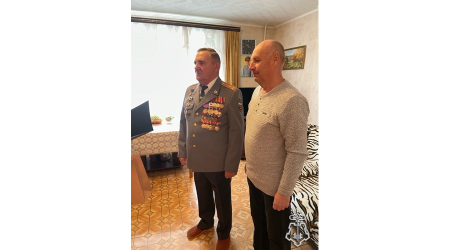 В ВОЛОГДЕ СОТРУДНИКИ УПРАВЛЕНИЯ ВНЕВЕДОМСТВЕННОЙ ОХРАНЫ ПОЗДРАВИЛИ ВЕТЕРАНА СЛУЖБЫ С ЮБИЛЕЕМ 