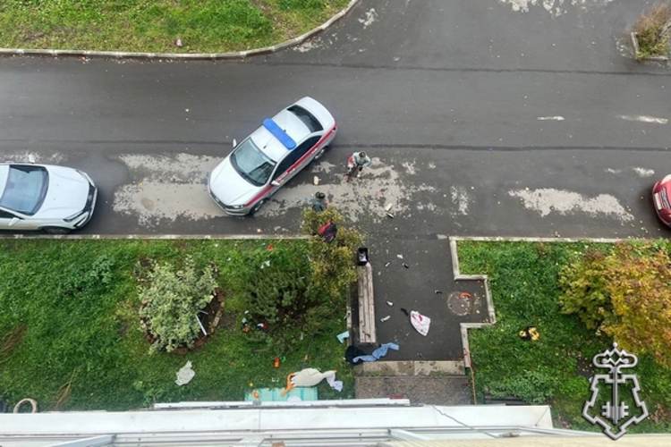 В СОКОЛЕ РОСГВАРДЕЙЦЫ СПАСЛИ МАЛЕНЬКОГО РЕБЕНКА, СТОЯВШЕГО В ОТКРЫТОМ ОКНЕ НА ПЯТОМ ЭТАЖЕ