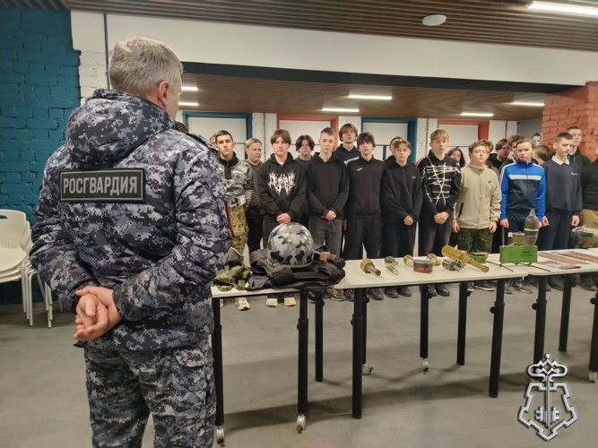 В Вологде сотрудники вневедомственной охраны рассказали о службе в ведомстве будущим призывникам