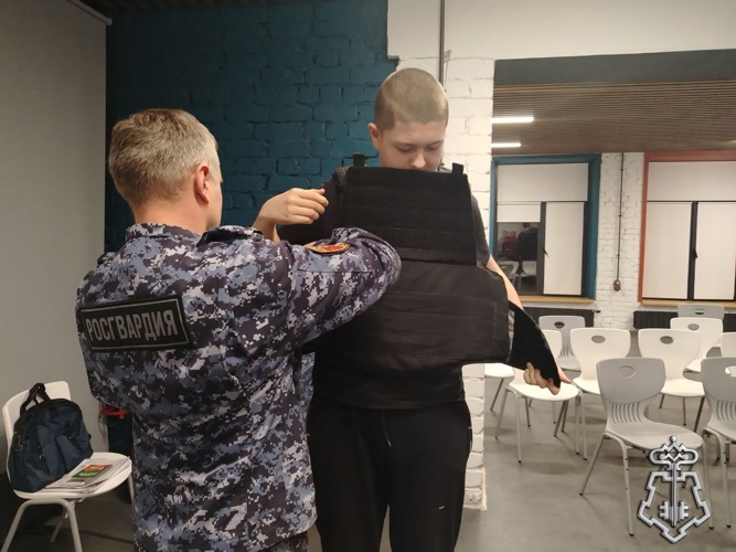 В Вологде сотрудники вневедомственной охраны рассказали о службе в ведомстве будущим призывникам