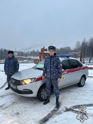 Сотрудники Росгвардии оказали помощь женщине, попавшей в трудную ситуацию