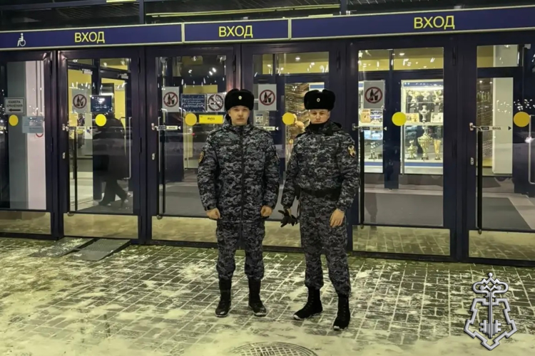  В Череповце сотрудники Росгвардии обеспечили безопасность хоккейного матча «Северсталь» - «Авангард»