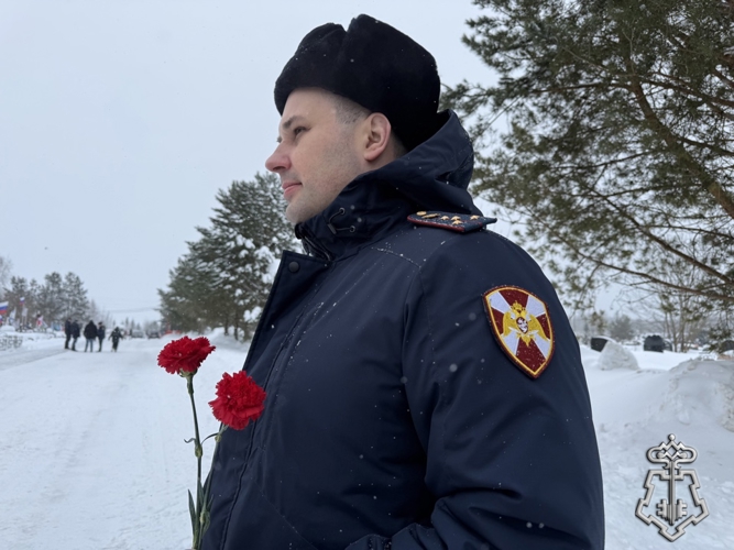 В Вологде сотрудник вневедомственной охраны принял участие в памятном мероприятии ко Дню защитника Отечества