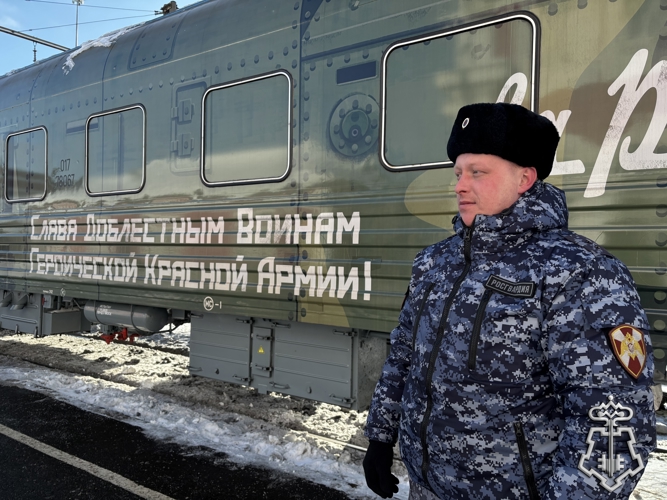 В Вологде сотрудники вневедомственной охраны обеспечивают общественную безопасность во время работы «Поезда Победы»