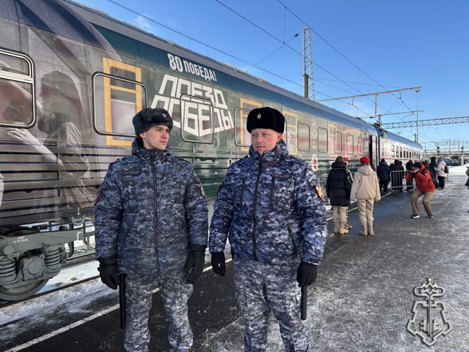 В Вологде сотрудники вневедомственной охраны обеспечивают общественную безопасность во время работы «Поезда Победы»