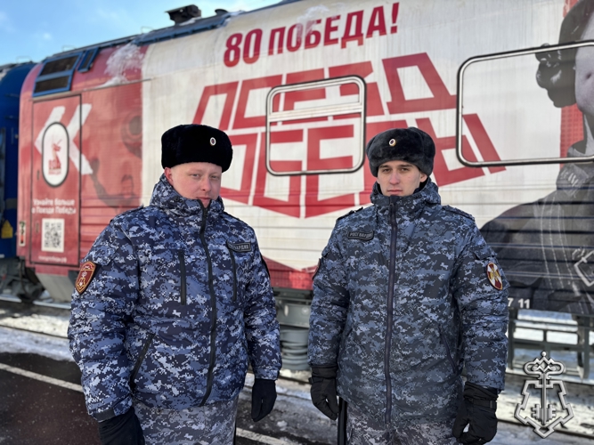В Вологде сотрудники вневедомственной охраны обеспечивают общественную безопасность во время работы «Поезда Победы»