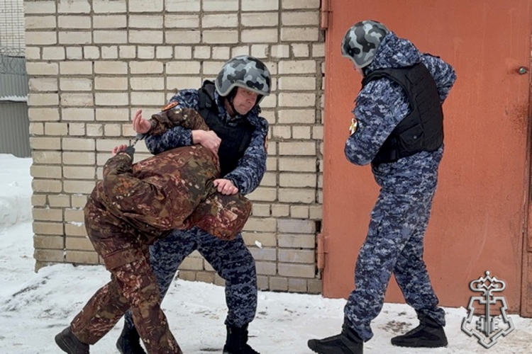 Сотрудники вневедомственной охраны Росгвардии провели «Урок Мужества» для вологодских школьников
