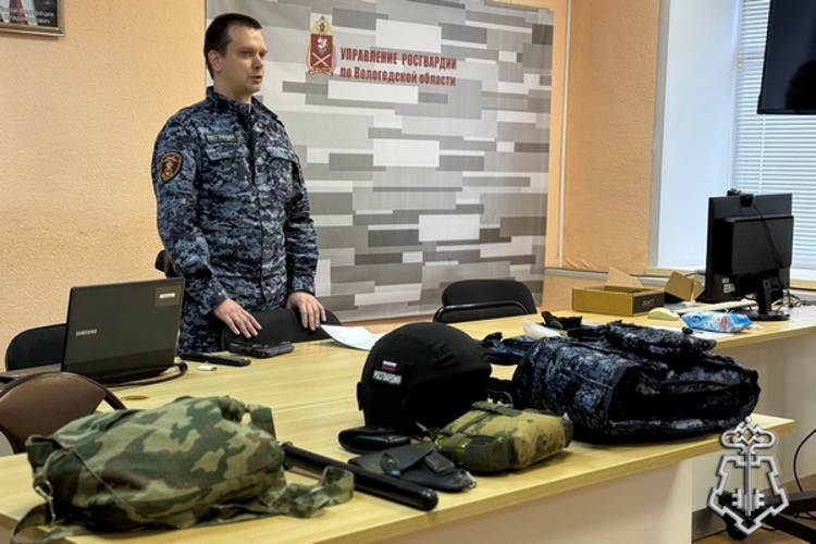 Сотрудники вневедомственной охраны Росгвардии провели «Урок Мужества» для вологодских школьников