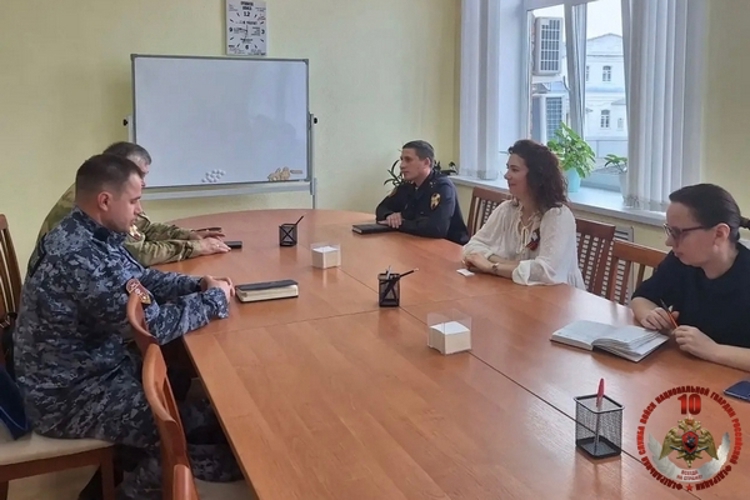 В Великом Устюге состоялась рабочая встреча росгвардейцев с представителями управления образования 