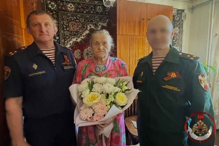 В Вологде сотрудники Росгвардии поздравили тружеников тыла, ветеранов ведомства с Днем Победы (ВИДЕО)