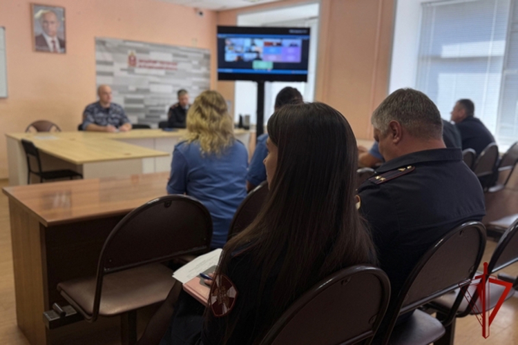 В Вологде сотрудники вневедомственной охраны и сотрудники УМВД обсудили вопросы противодействия незаконному обороту наркотиков