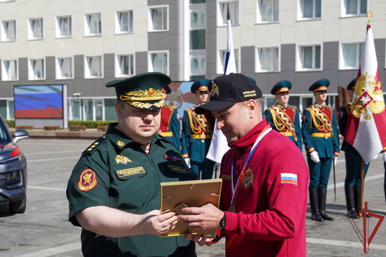 Заместитель директора Росгвардии генерал-полковник Василий Сонин поздравил победителей Всероссийского конкурса профессионального мастерства «Лучший по профессии» (фото, видео)