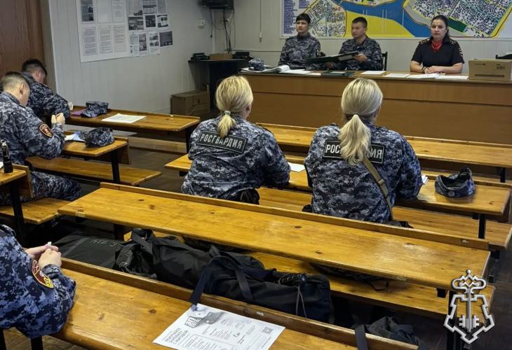 В Череповце росгвардейцы провели круглый стол с сотрудниками Госавтоинспекции вопросы безопасности дорожного движения (фото)