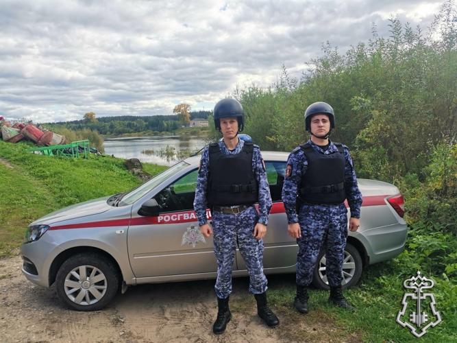  В Вологодской области сотрудники Росгвардии спасли тонувшего мужчину (фото)