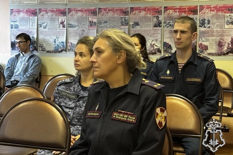 В Управлении вневедомственной охраны Росгвардии по Вологодской области прошло занятие, приуроченное ко Дню народного единства